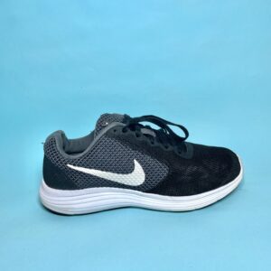 Nike Revolution 3