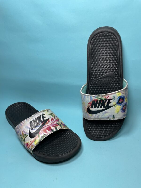 Nike WMNS Benassi Slide