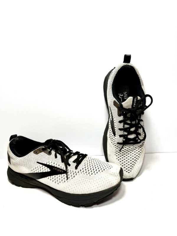 Brooks Revel 4