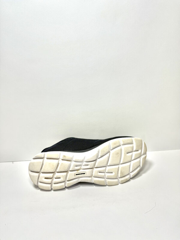 Skechers Summit - Image 7