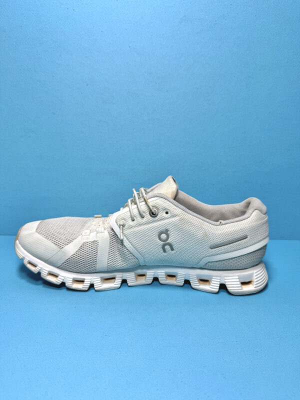 On Cloud 5 - Image 3
